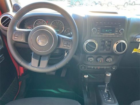 Used 2013 Jeep Wrangler Unlimited Sahara image 8