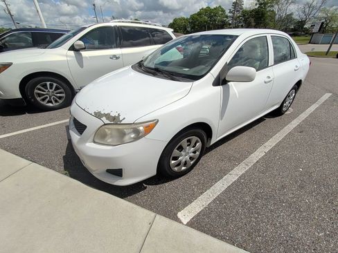 Used 2010 Toyota Corolla LE image 1