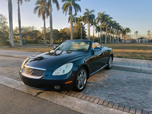 Used 2004 Lexus SC 430 Convertible RWD image 2