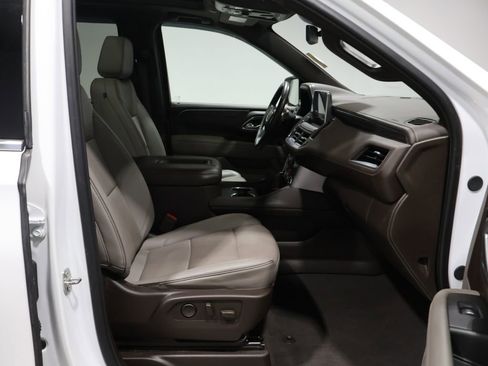 Used 2024 GMC Yukon XL SLT w/ SLT Luxury Package image 27