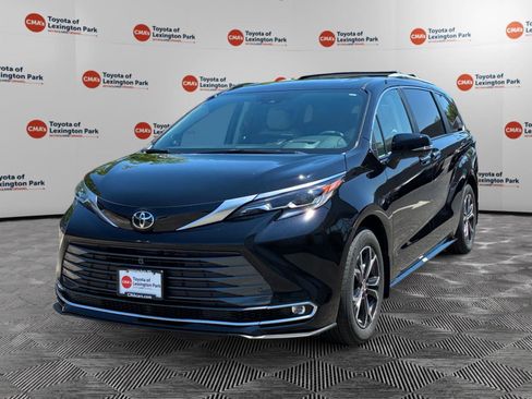 New 2026 Toyota Sienna Platinum AWD/4WD image 3
