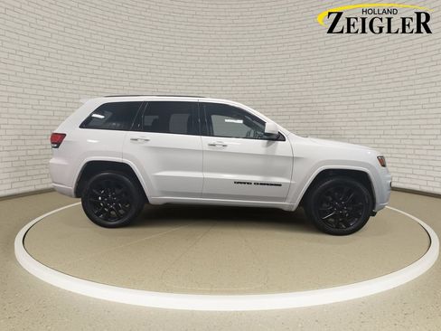 Used 2021 Jeep Grand Cherokee Laredo X AWD/4WD image 4