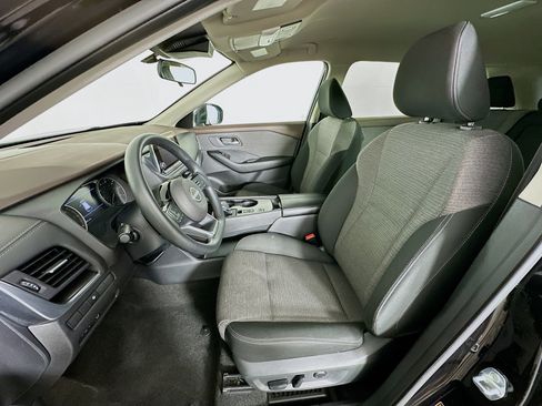 Used 2023 Nissan Rogue SV image 13