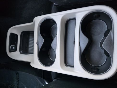 Used 2022 Chrysler Voyager LX image 26