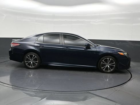 Used 2018 Toyota Camry SE w/ Moonroof Package FWD image 7