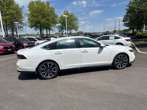 Used 2023 Honda Accord Touring image 13