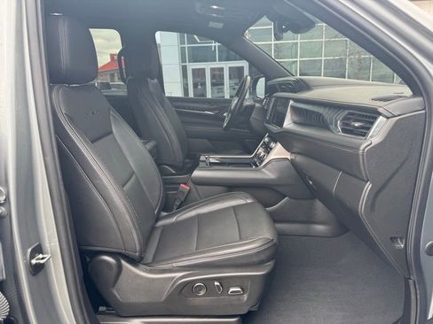 Used 2023 GMC Yukon XL Denali image 19