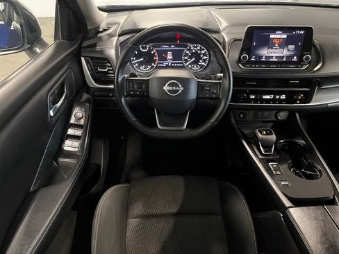 Used 2025 Nissan Rogue SV FWD image 17