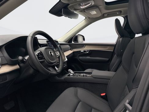 Used 2025 Volvo XC90 B6 Plus image 10