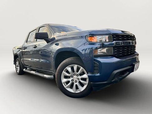 Used 2020 Chevrolet Silverado 1500 Custom w/ Custom Value Package RWD image 3