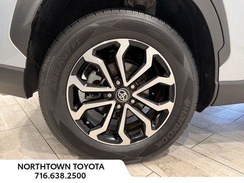 Used 2024 Toyota Corolla Cross AWD Hybrid image 31