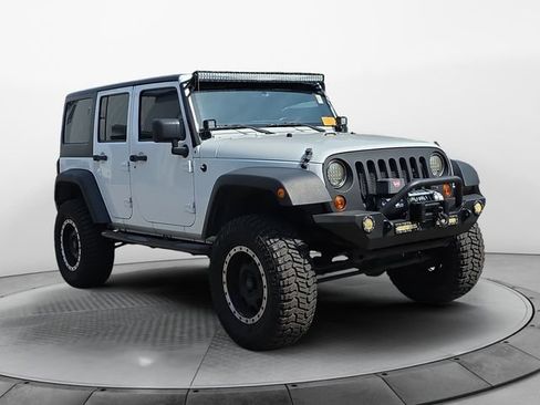Used 2013 Jeep Wrangler Unlimited Sahara w/ Connectivity Group AWD/4WD image 7