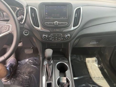 Used 2024 Chevrolet Equinox LT w/ Driver Convenience Package AWD/4WD image 18