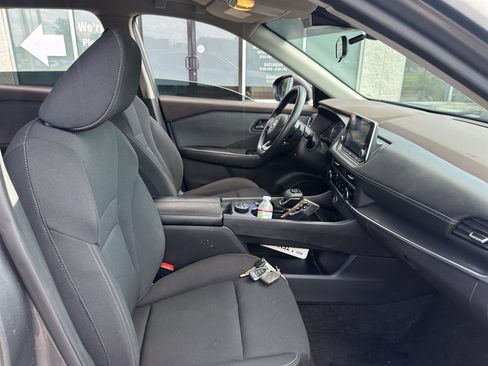 Used 2023 Nissan Rogue S AWD/4WD image 11