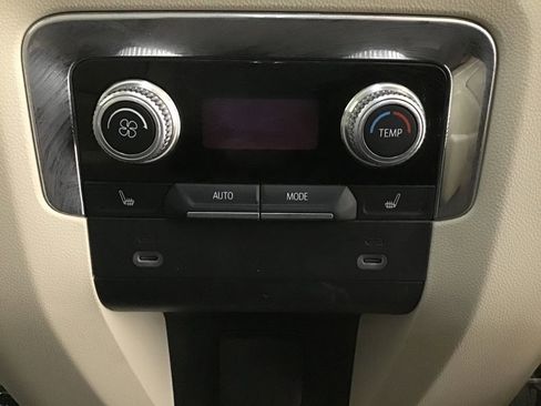 Used 2023 GMC Yukon XL Denali image 11