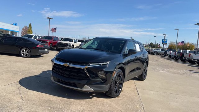 Used 2023 Chevrolet Blazer LT FWD image 4