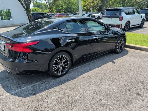 Used 2017 Nissan Maxima Platinum w/ Medallion Package FWD image 4