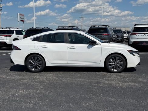 New 2026 Nissan Sentra SL w/ Floor Mat Package FWD image 3