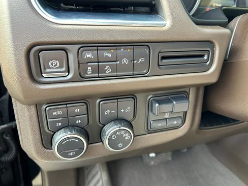 Used 2021 Chevrolet Suburban Z71 w/ Z71 Off-Road Package AWD/4WD image 10