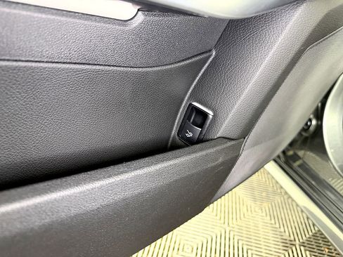 Used 2016 Mercedes-Benz E 350 4MATIC Luxury Wagon image 18