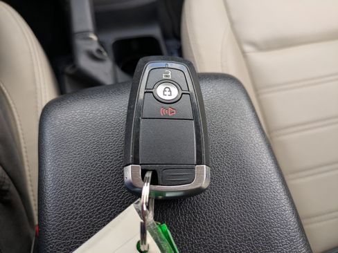 Used 2019 Ford EcoSport Titanium FWD image 31