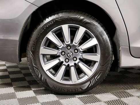Used 2018 Toyota Sienna Limited image 66