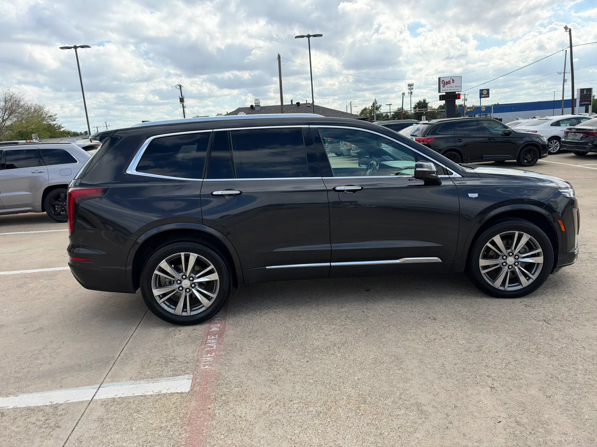 Used 2020 Cadillac XT6 Premium Luxury w/ Platinum Package AWD/4WD image 5