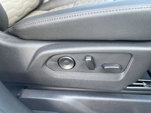 Used 2025 Chevrolet Silverado 1500 ZR2 w/ Technology Package image 71