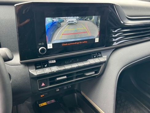 Used 2025 Toyota Camry SE w/ Convenience Package image 24