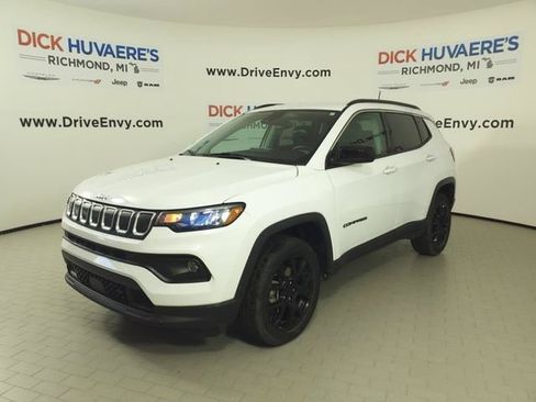 Used 2022 Jeep Compass Latitude AWD/4WD image 1