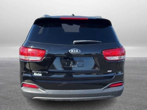 Used 2016 Kia Sorento LX image 9