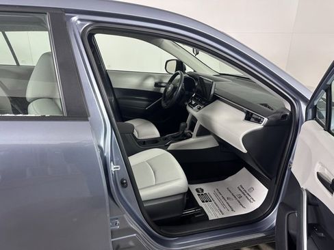 Used 2023 Toyota Corolla Cross L image 11