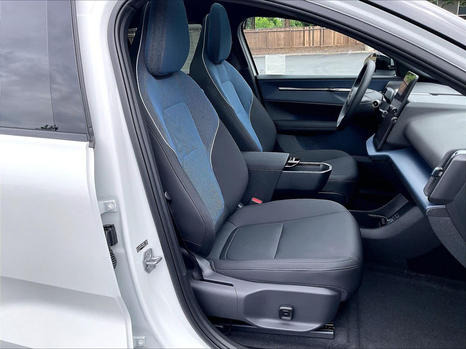 New 2026 Volvo EX30 Plus w/ Protection Package Premier AWD/4WD image 31