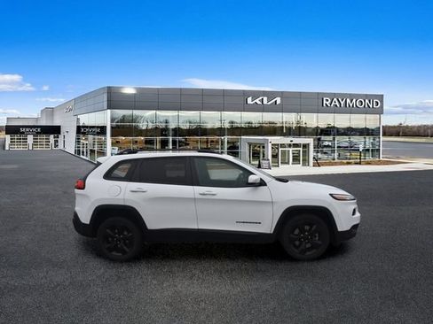 Used 2018 Jeep Cherokee Limited w/ High Altitude Package FWD image 2