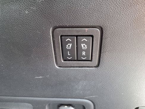 Used 2021 Chevrolet Traverse High Country AWD/4WD image 34