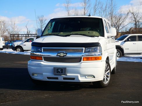 Used 2019 Chevrolet Express 2500 w/ Enhanced Convenience Package image 13
