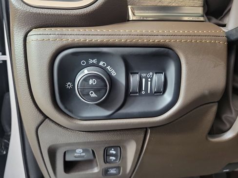 Used 2025 RAM 1500 Limited AWD/4WD image 13