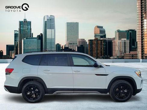 Used 2024 Volkswagen Atlas Peak Edition SE image 7