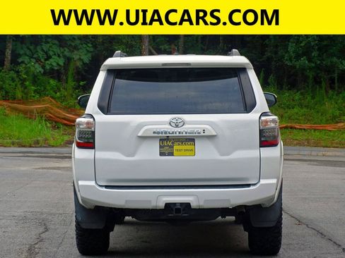 Used 2022 Toyota 4Runner SR5 RWD image 8