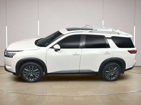 Certified 2024 Nissan Pathfinder SL w/ SL Premium Package FWD image 40