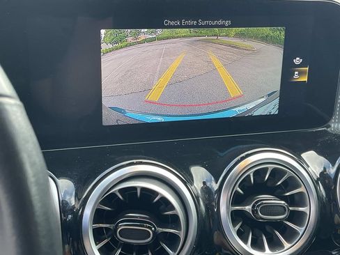 Used 2022 Mercedes-Benz GLB 250 image 33