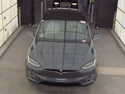 Used 2018 Tesla Model X 75D AWD/4WD image 2