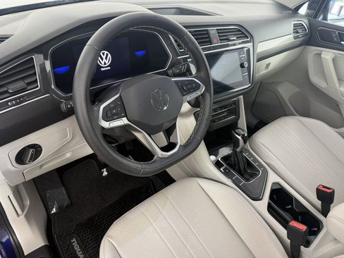 Used 2023 Volkswagen Tiguan SE FWD image 17
