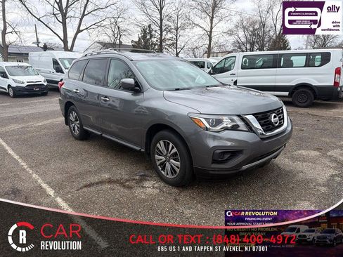 Used 2020 Nissan Pathfinder S image 1