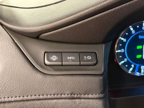 Used 2017 Cadillac Escalade Luxury AWD/4WD image 18