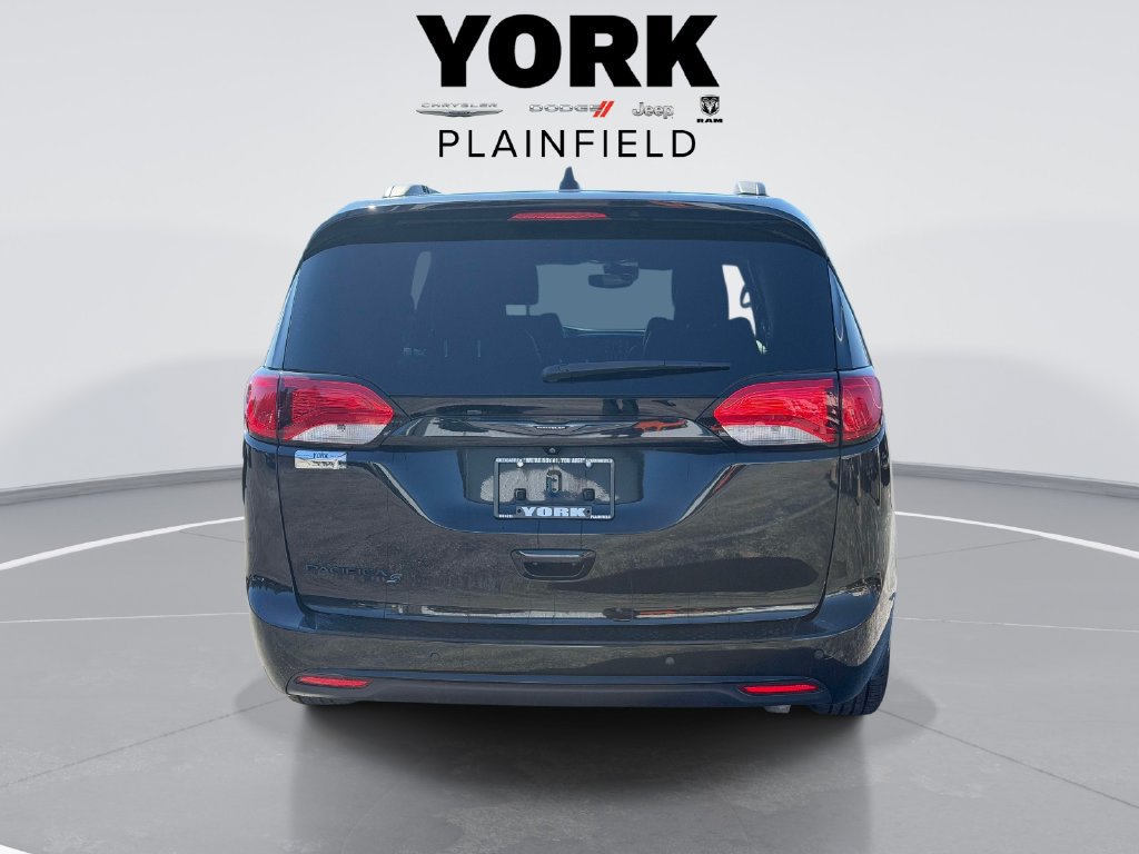 Used 2018 Chrysler Pacifica Touring-L Plus w/ Advanced Safetytec Group FWD image 6