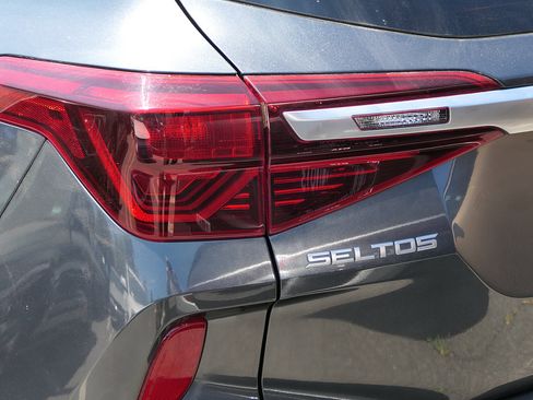 Used 2022 Kia Seltos S FWD image 3