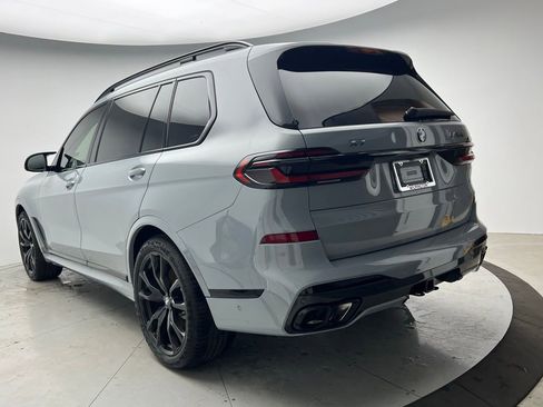 Used 2025 BMW X7 M60i image 4