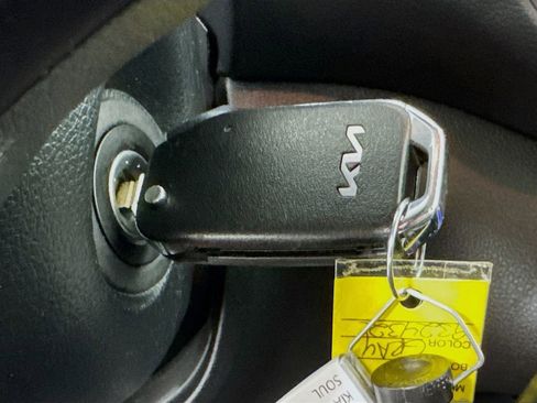 Used 2025 Kia Soul LX w/ LX Technology Package image 32