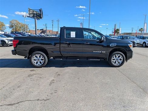 Used 2024 Nissan Titan SV w/ SV Convenience Package image 2